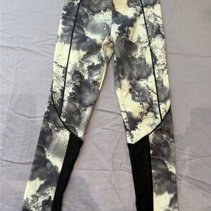 Zara Abstract Black and Cream Leggings size 7